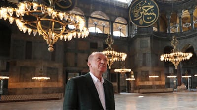 Presidente da Turquia acusa Macron de querer criar "cidadãos muçulmanos cobardes" - TVI