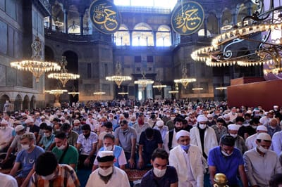 Santa Sofia, na Turquia, realiza primeiras orações desde que foi transformada em mesquita - TVI