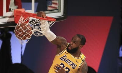 VÍDEO: Lakers voltam a vencer com mais um triplo-duplo de LeBron - TVI