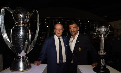 VÍDEO: plantel do FC Porto entregou troféus no museu do clube - TVI