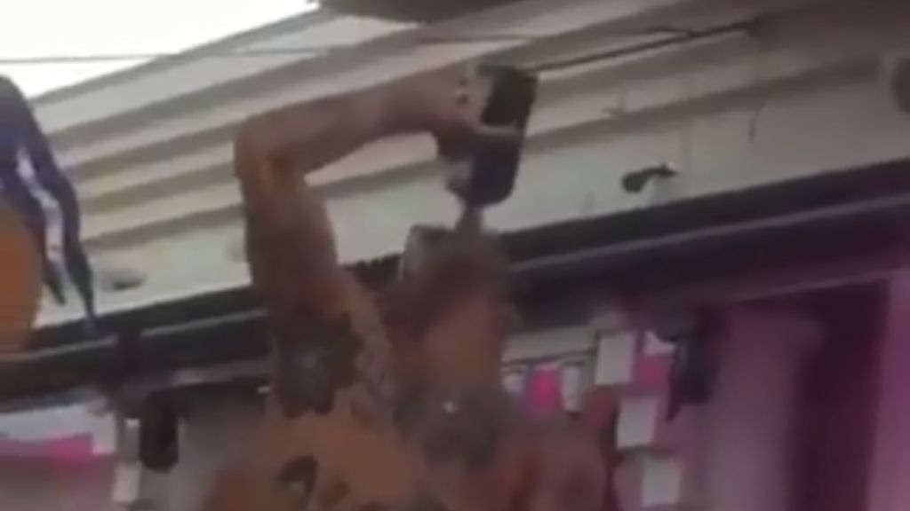 DJ cospe álcool sobre multidão numa festa em Torremolinos