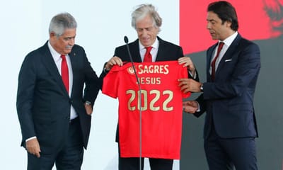 A incrível reação de Jorge Jesus ao ver o símbolo do Benfica - TVI