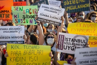 Milhares de mulheres na Turquia protestaram contra a violência de género - TVI
