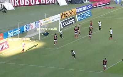 VÍDEO: Flamengo perde com autogolo incrível no primeiro jogo sem Jesus - TVI