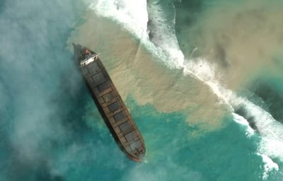 Derrame de petróleo nas Maurícias: navio partiu em dois - TVI