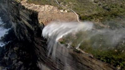 Vídeo mostra cascata invertida na Austrália - TVI