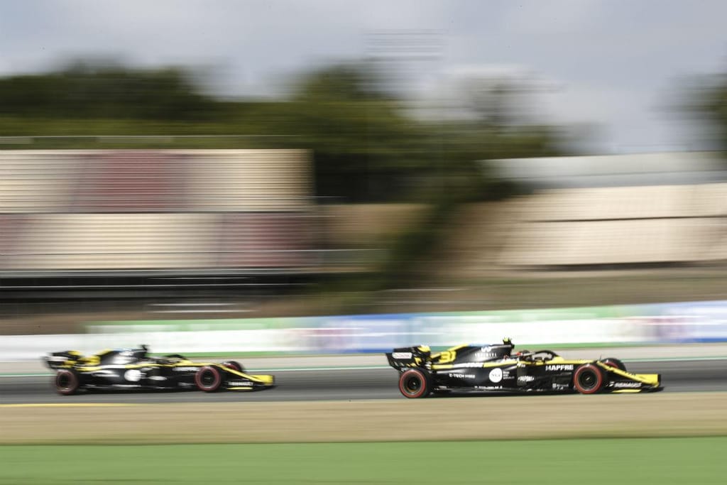 Daniel Ricciardo e Esteban Ocon (Lusa)