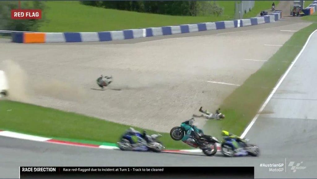 Acidente entre Morbidelli e Zarco no MotoGP (twitter)