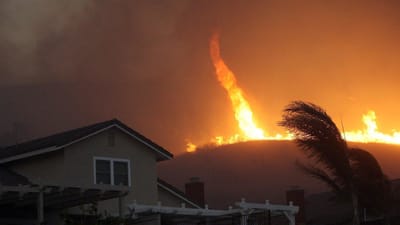 Tornados de fogo atingem a Califórnia: imagens mostram a potência do vento e das chamas - TVI