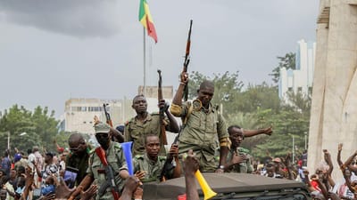 Presidente e primeiro-ministro do Mali detidos por militares - TVI