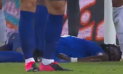 VÍDEO: Gomis desmaiou em pleno jogo, recuperou e continuou a jogar - TVI