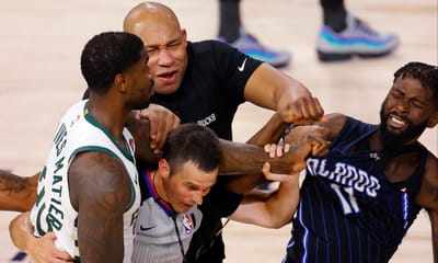 VÍDEO: discussão na NBA com empurrões, um adjunto no chão e expulsões - TVI