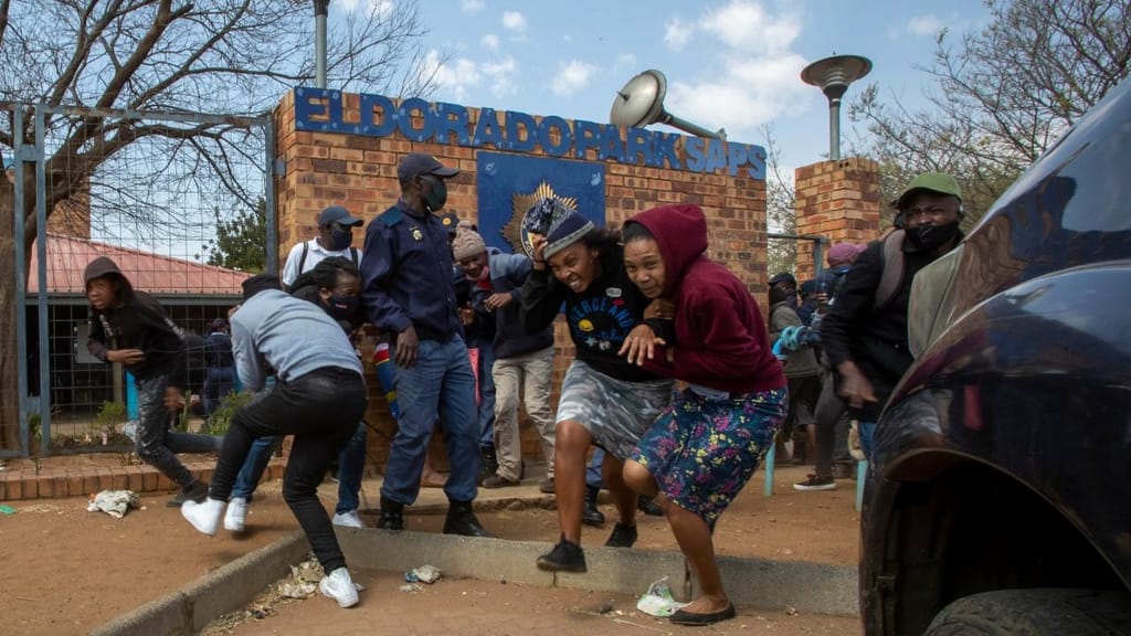 Protestos na África do Sul após adolescente com deficiência ter sido morto pela polícia