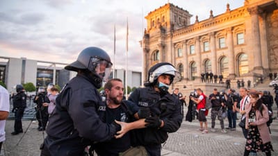 Covid-19: Merkel critica “imagens vergonhosas” do incidente no Reichstag - TVI