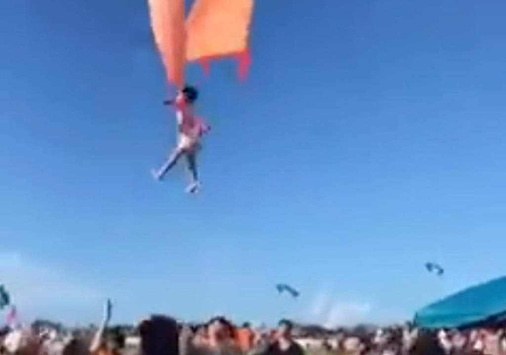 Criança levanta voo em Festival de Papagaios