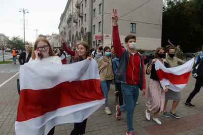 Bielorrússia: centenas de estudantes protestam em Minsk na abertura do ano letivo - TVI
