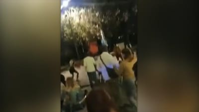 Vídeo mostra agressões após cliente tentar entrar sem máscara em restaurante de Lisboa - TVI