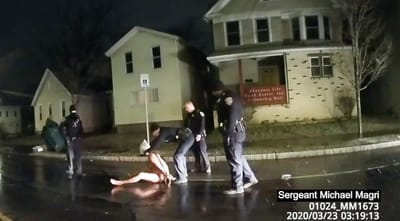 Sete polícias suspensos nos EUA por maus tratos a afro-americano em Rochester - TVI