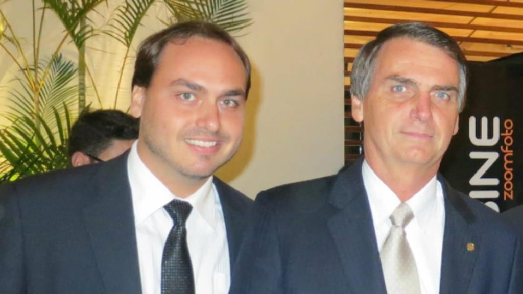 Carlos e Jair Bolsonaro