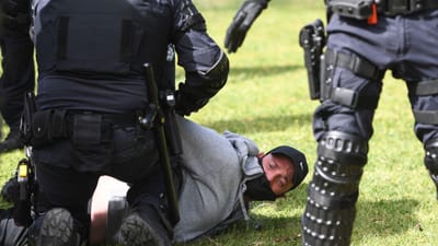 Covid-19: vários detidos em protestos contra medidas de confinamento na Austrália - TVI