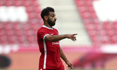 Adepto do West Ham banido dos estádios por insultos racistas a Salah - TVI