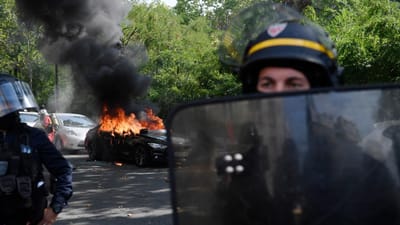 Mobilização dos “coletes amarelos” começa com 23 detidos em Paris - TVI