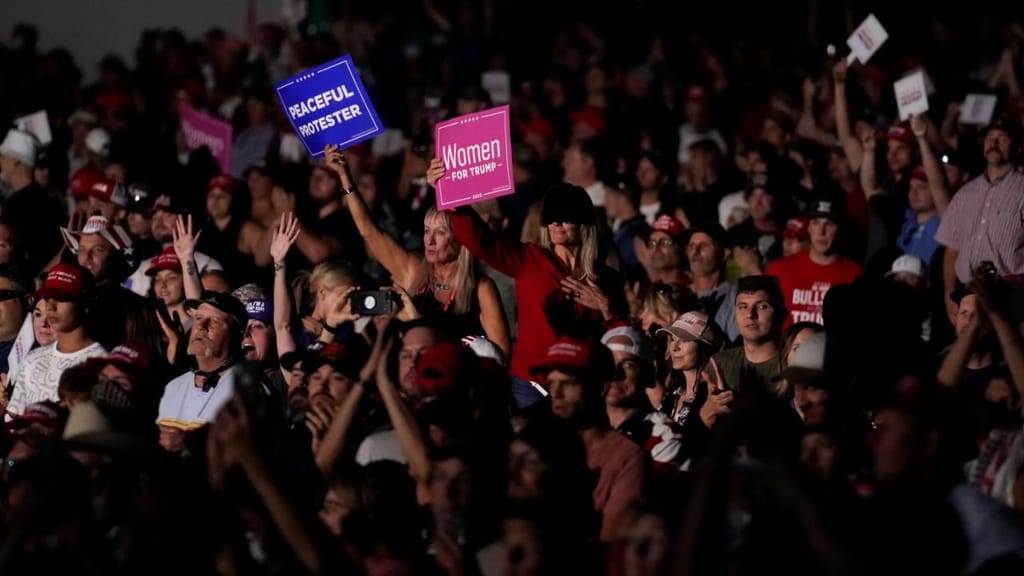 Milhares sem máscara ouviram Trump em comício no Nevada
