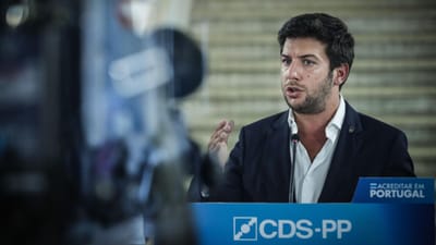 Líder do CDS não comenta apoio de Telmo Correia a Vieira e reitera que políticos não devem associar-se a clubes - TVI