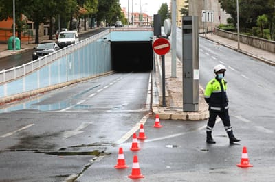 Incêndio no Túnel João XXI em Lisboa já foi extinto mas trânsito mantém-se cortado - TVI