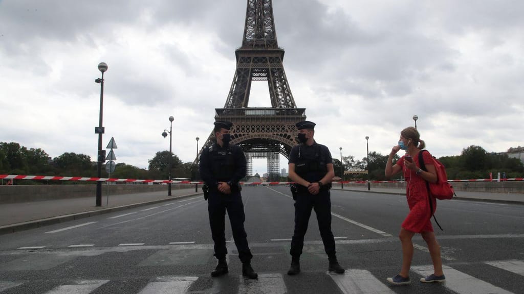 Operação de segurança depois de ameaça de bomba na Torre Eiffel