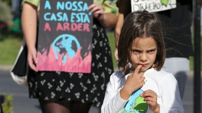 Clima: milhares de jovem saem à rua em Portugal e no mundo em protesto - TVI