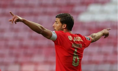 Benfica: Rúben Dias é capitão com André Almeida e Pizzi em campo - TVI