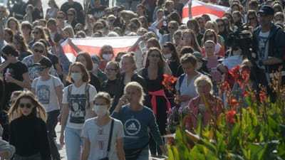 Dezenas de detidos em nova grande manifestação feminina na Bielorrússia - TVI
