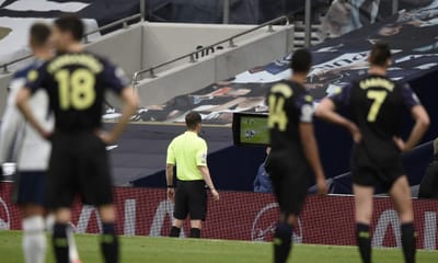 VÍDEO: árbitro marca penálti duvidoso contra o Tottenham e Mourinho... vai embora - TVI
