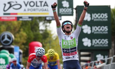 Luís Gomes vence primeira etapa da Volta, Veloso segue líder - TVI