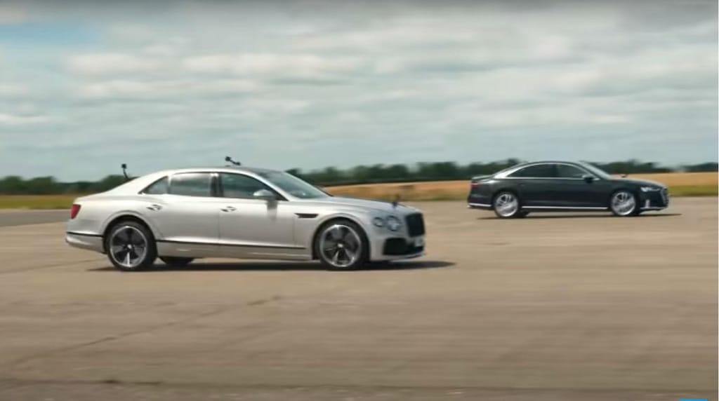Bentley Flying Spur vs. Audi S8 (reprodução YouTube «Carwow»)