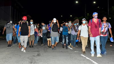 Caravana de 3.000 migrantes hondurenhos está a caminho dos Estados Unidos - TVI