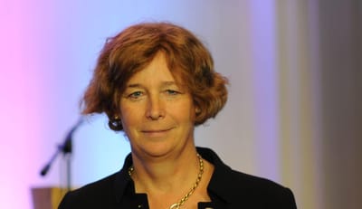 Petra De Sutter é a primeira ministra transexual na Europa - TVI