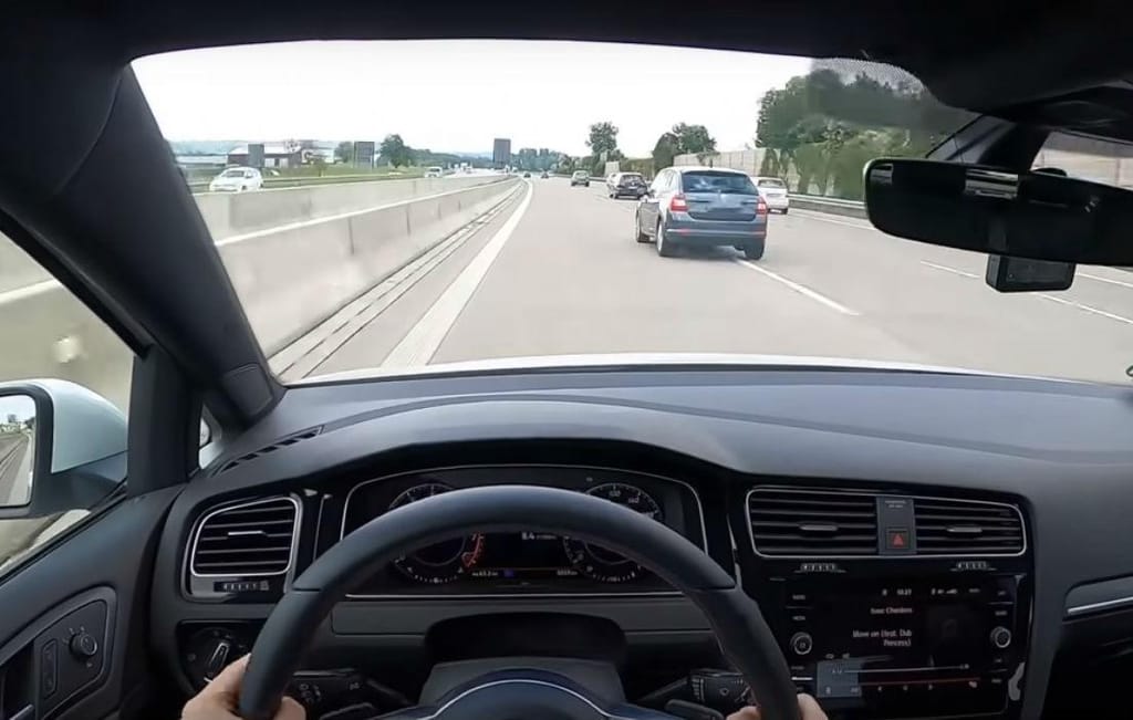 Condutor filma-se a ter acidente na Autobahn (reprodução YouTube Carpool of Eren) 