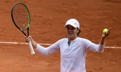 Roland Garros: Iga Swiatek está pela primeira vez na final de um Grand Slam - TVI