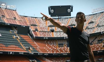 VÍDEO: Ricardo Costa recorda Valência no Mestalla com a família - TVI