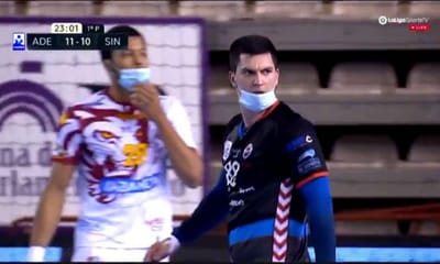 VÍDEO: na liga espanhola de andebol joga-se... com máscara - TVI