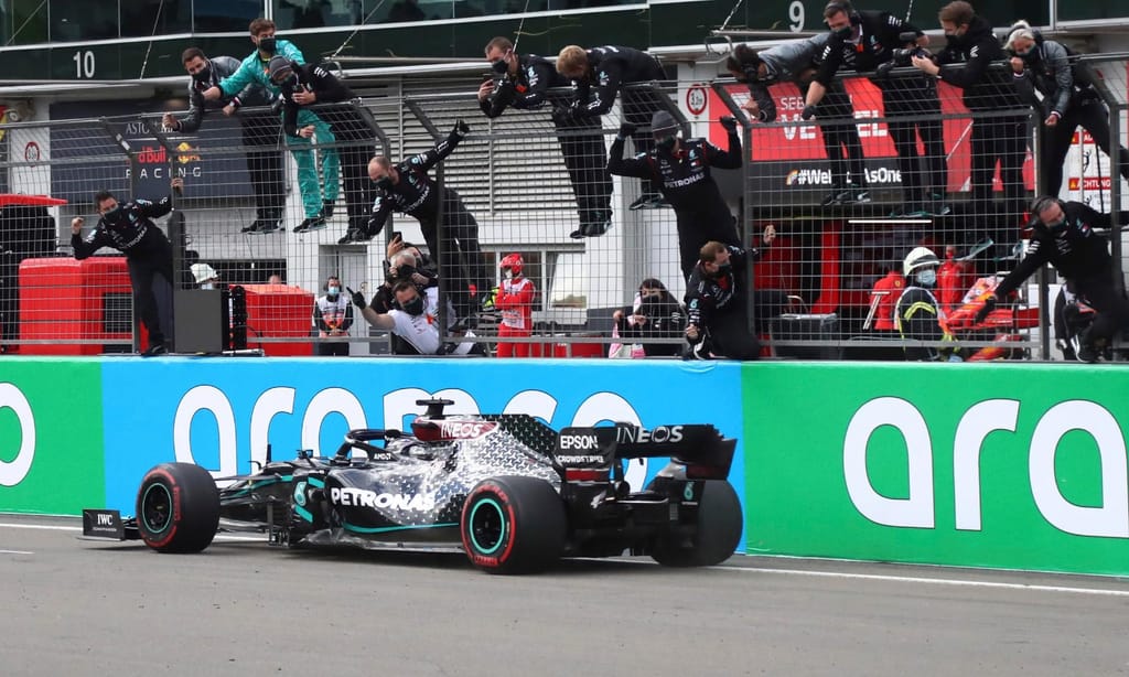 Lewis Hamilton vence Grande Prémio de Eifel, em Nurburgring (EPA)