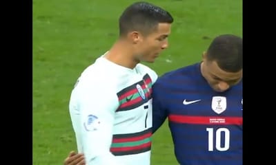 VÍDEO: a conversa animada de Mbappé e Ronaldo que está a correr mundo - TVI