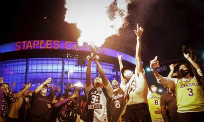 VÍDEO: festejos dos adeptos dos Lakers acabam em confrontos - TVI
