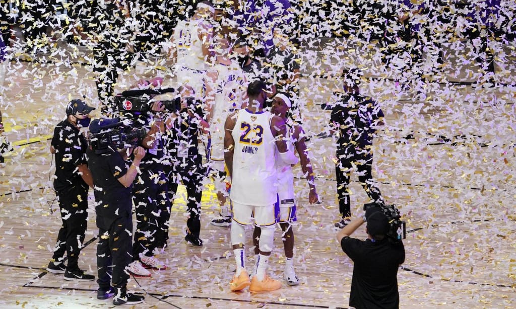 LA Lakers batem Heat e sagram-se campeões da NBA (AP Photo/Mark J. Terrill)