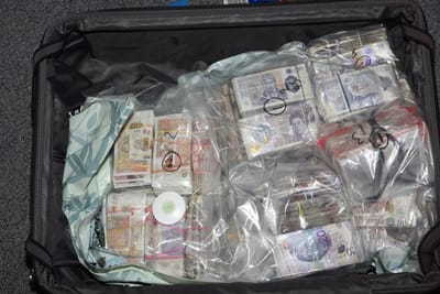 Tentou viajar de Londres para o Dubai com mais de 2 milhões de euros na bagagem - TVI