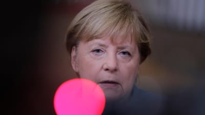 Angela Merkel: “Por favor, fiquem o máximo de tempo possível em casa" - TVI