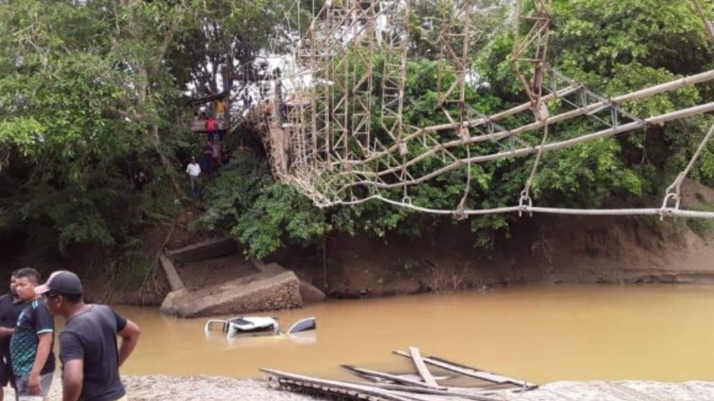 Ponte colapsa na Colômbia