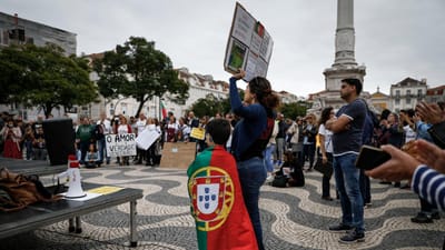 Covid-19: centenas contestam em Lisboa medidas do Governo - TVI